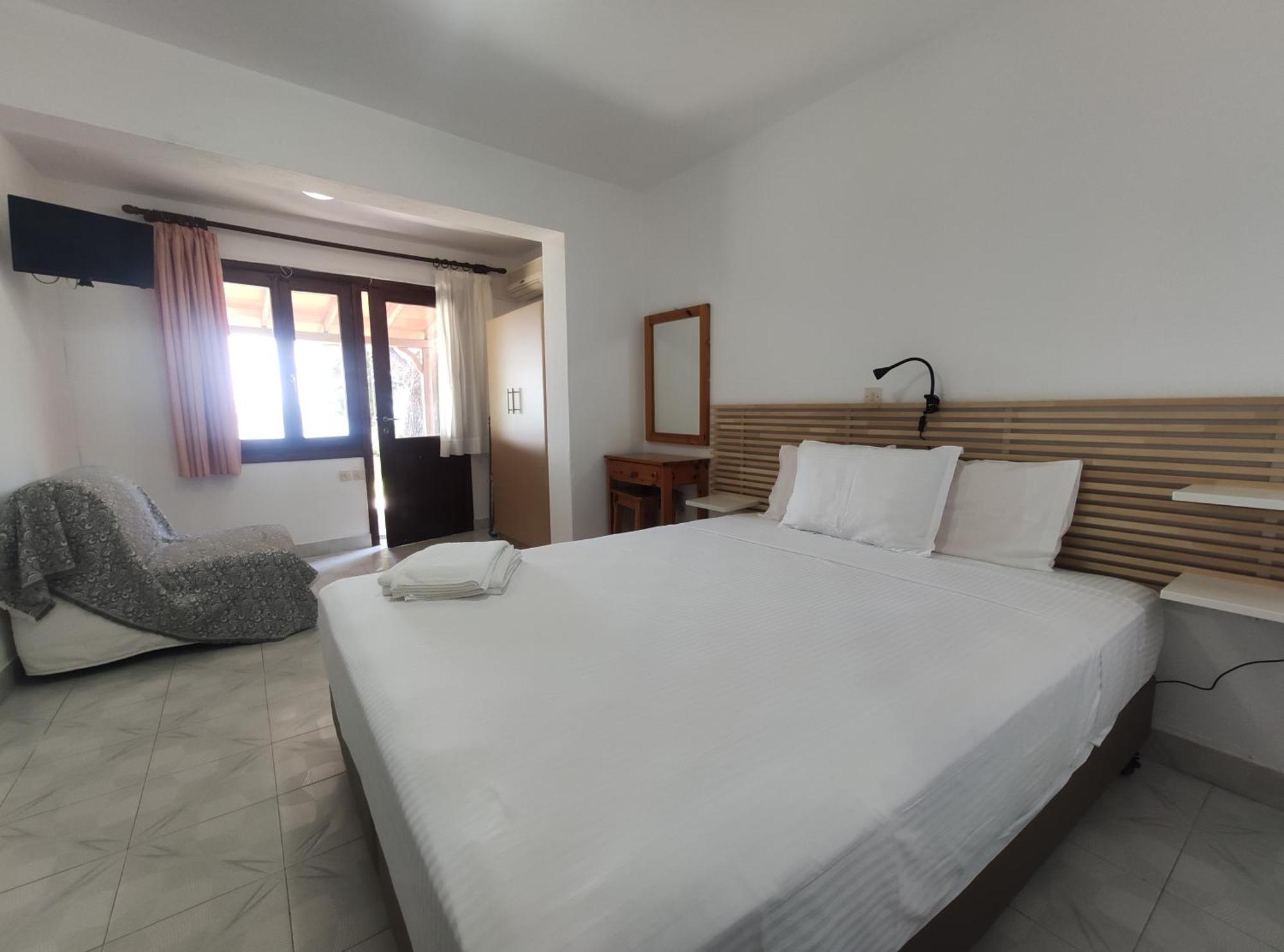 Para Thin Alos Inn Neos Marmaras Luaran gambar